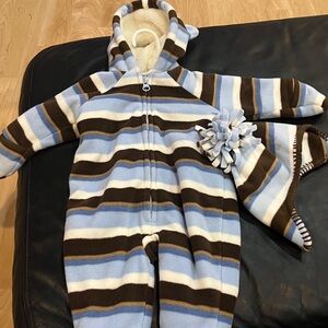 Old navy coveralls 0/3 month and matching hat